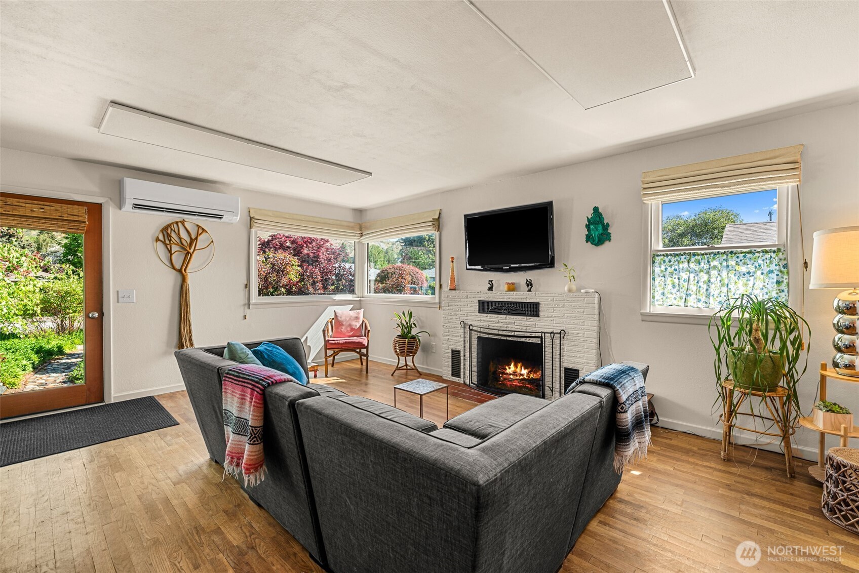 229 W Allen Avenue