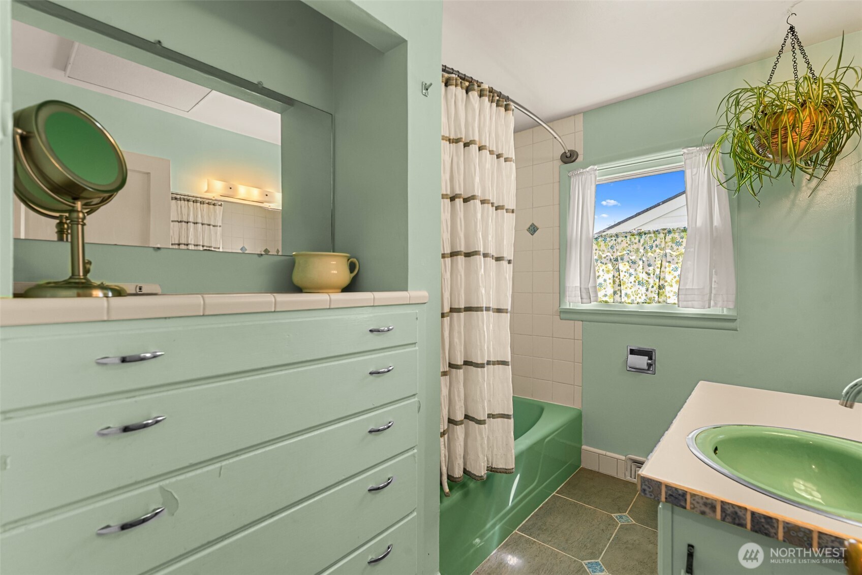 229 W Allen Avenue