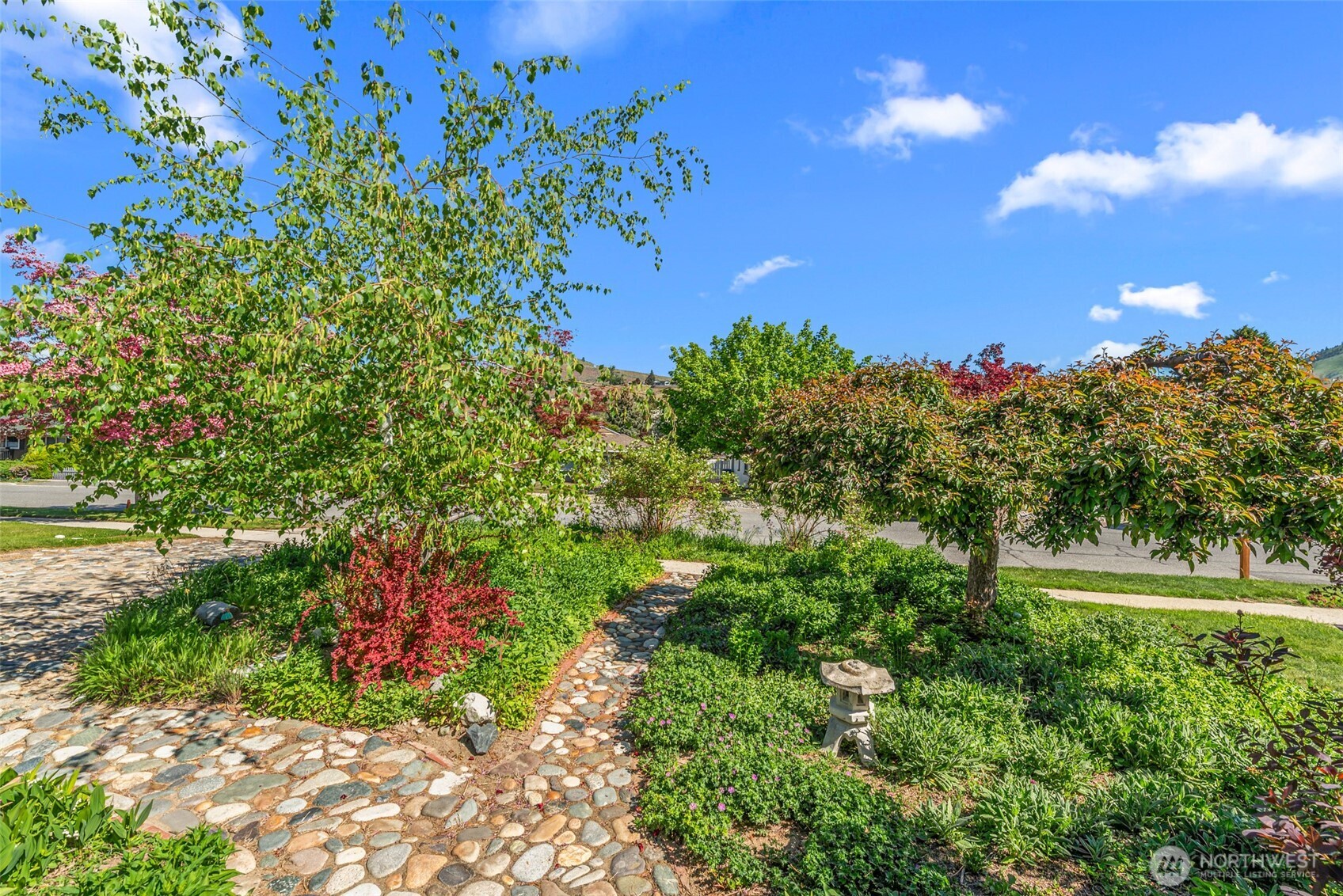 229 W Allen Avenue