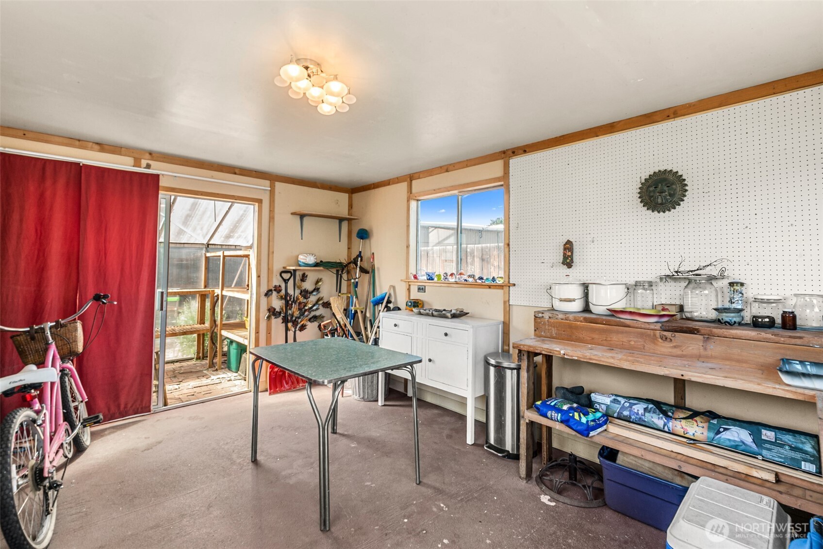 229 W Allen Avenue