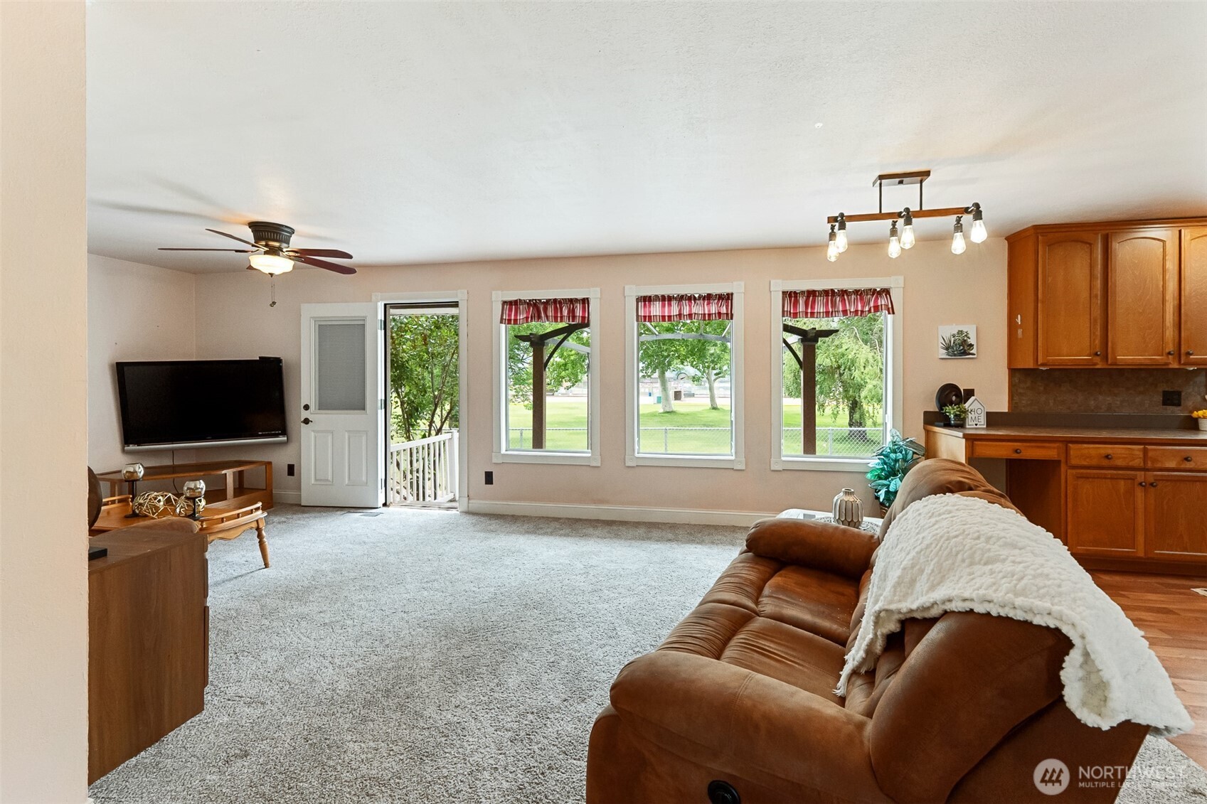 60 N Green Place
