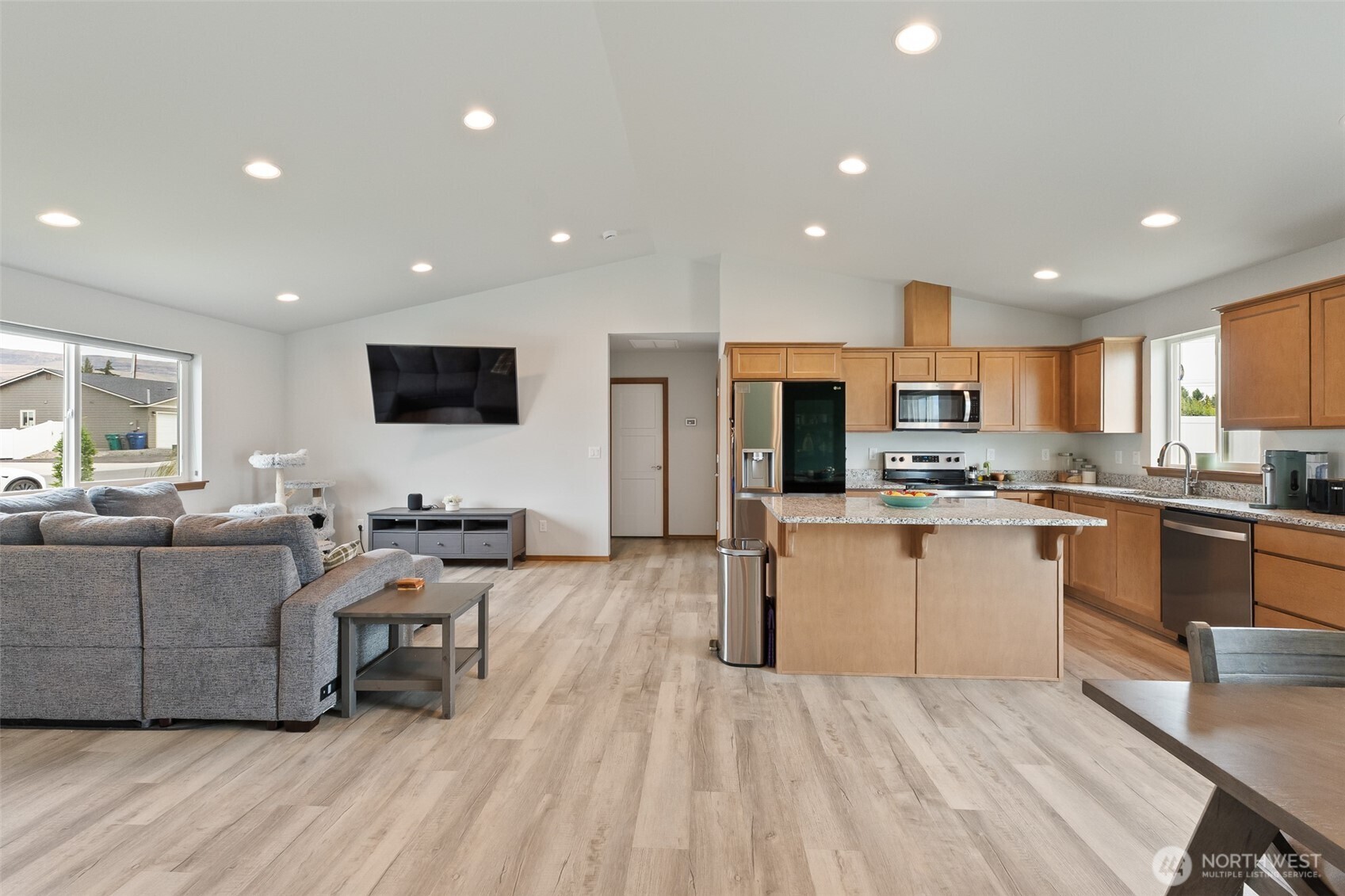 2468 3rd Street SE