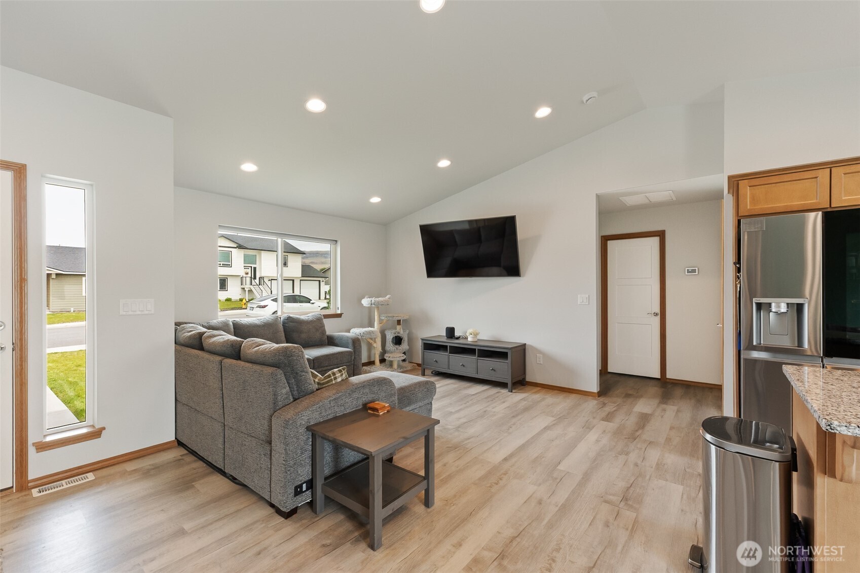 2468 3rd Street SE