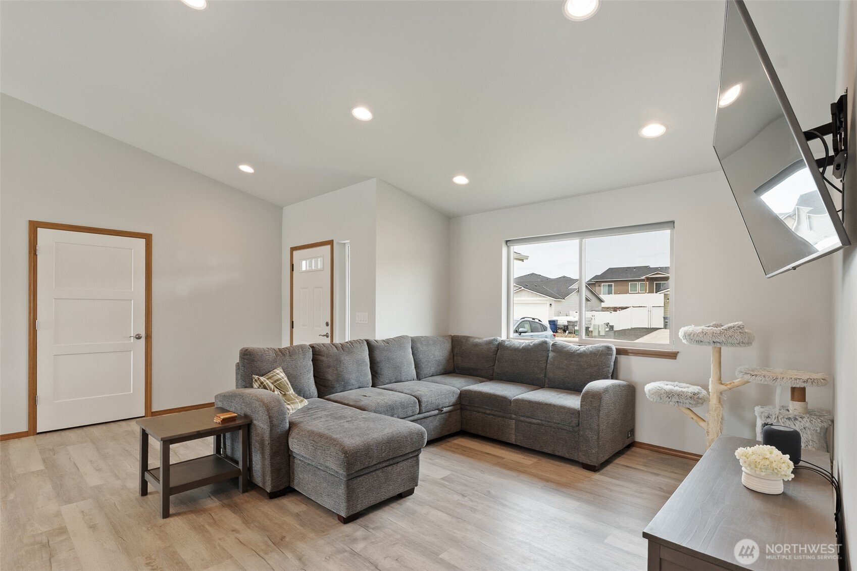 2468 3rd Street SE