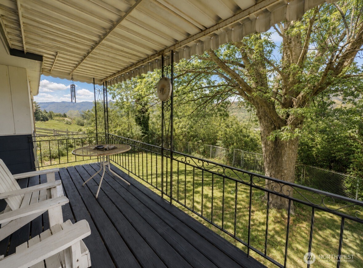 16 Mossy Rock Road