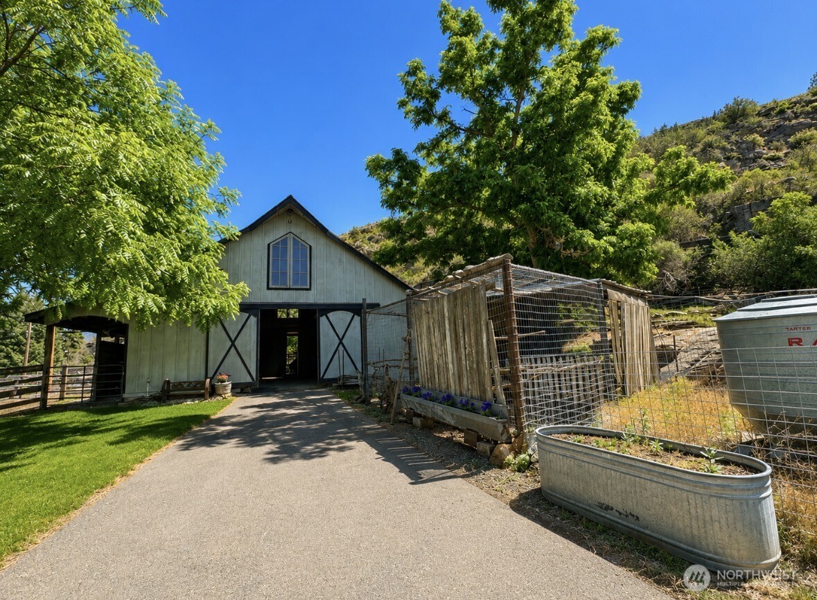 16 Mossy Rock Road