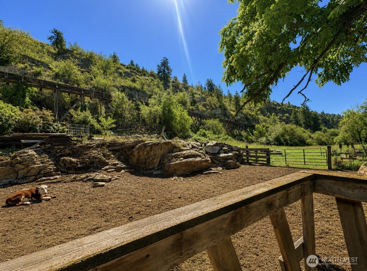16 Mossy Rock Road