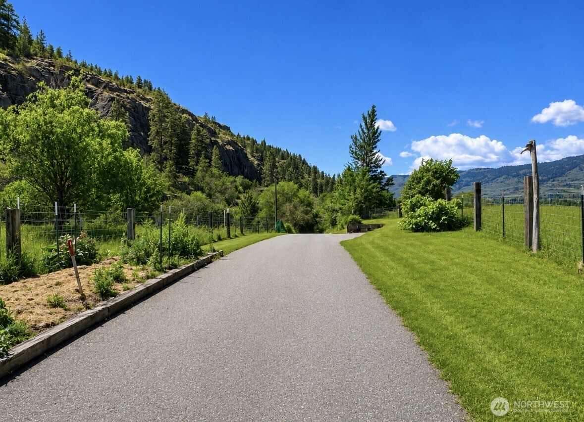 16 Mossy Rock Road