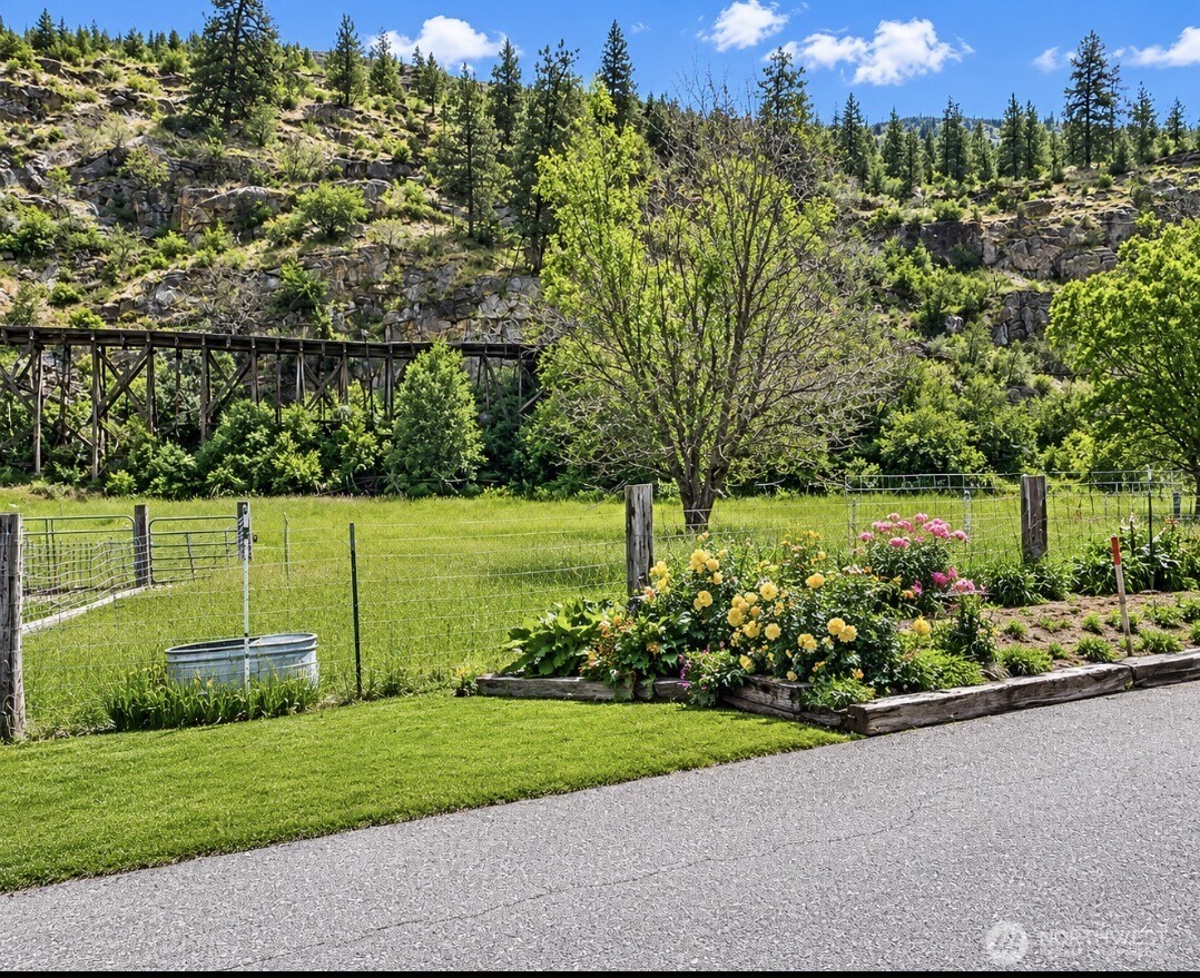 16 Mossy Rock Road