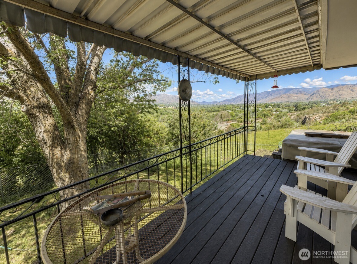 16 Mossy Rock Road