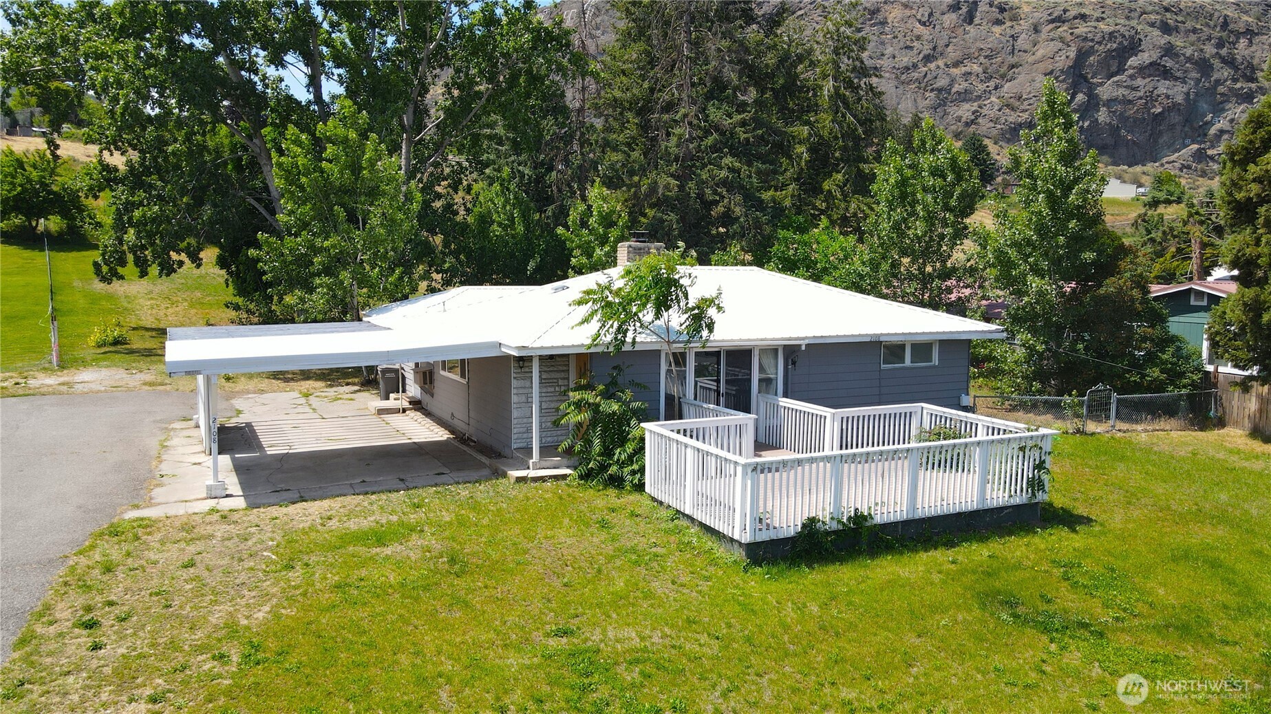 2108 Deerpath