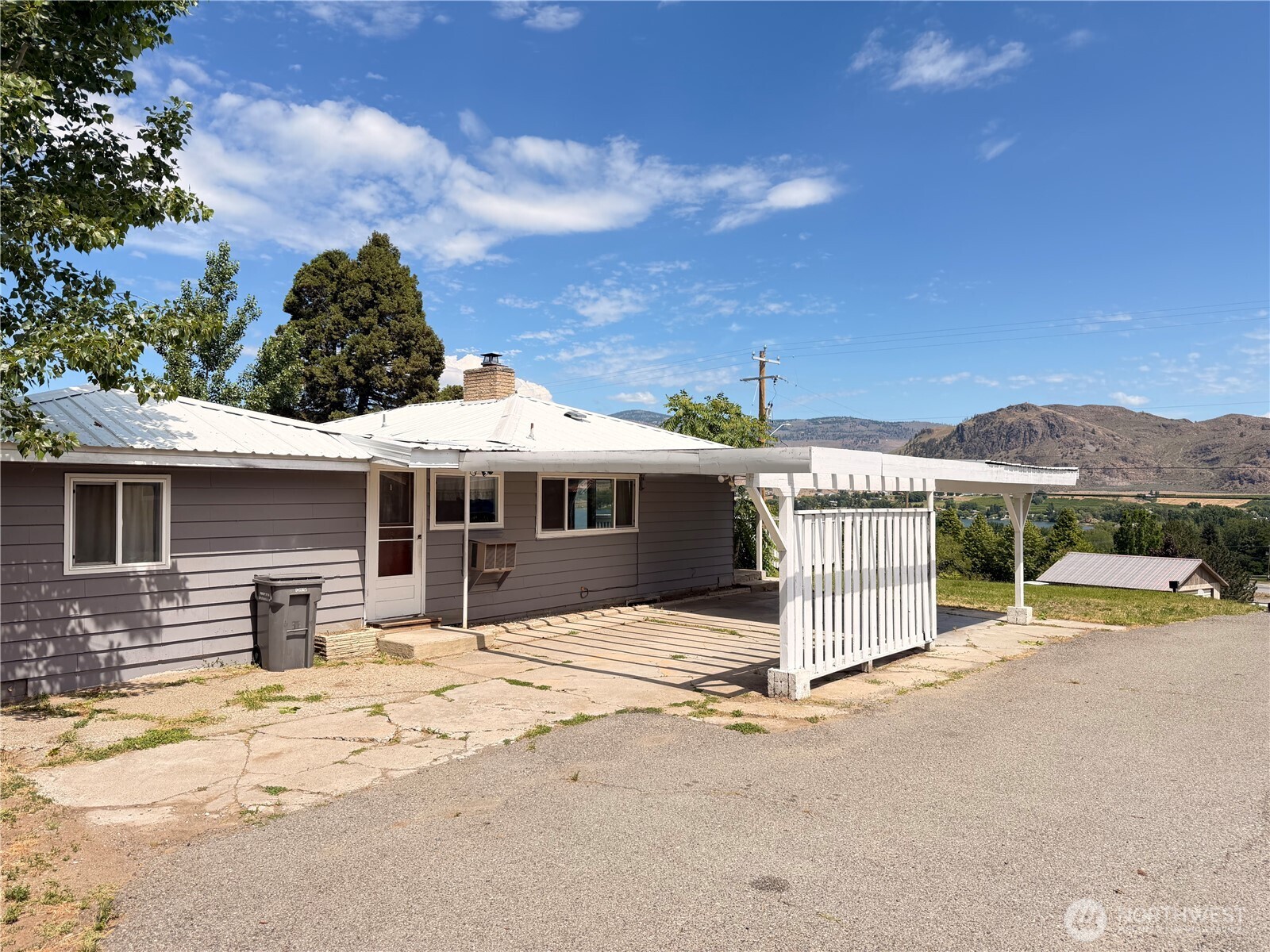 2108 Deerpath