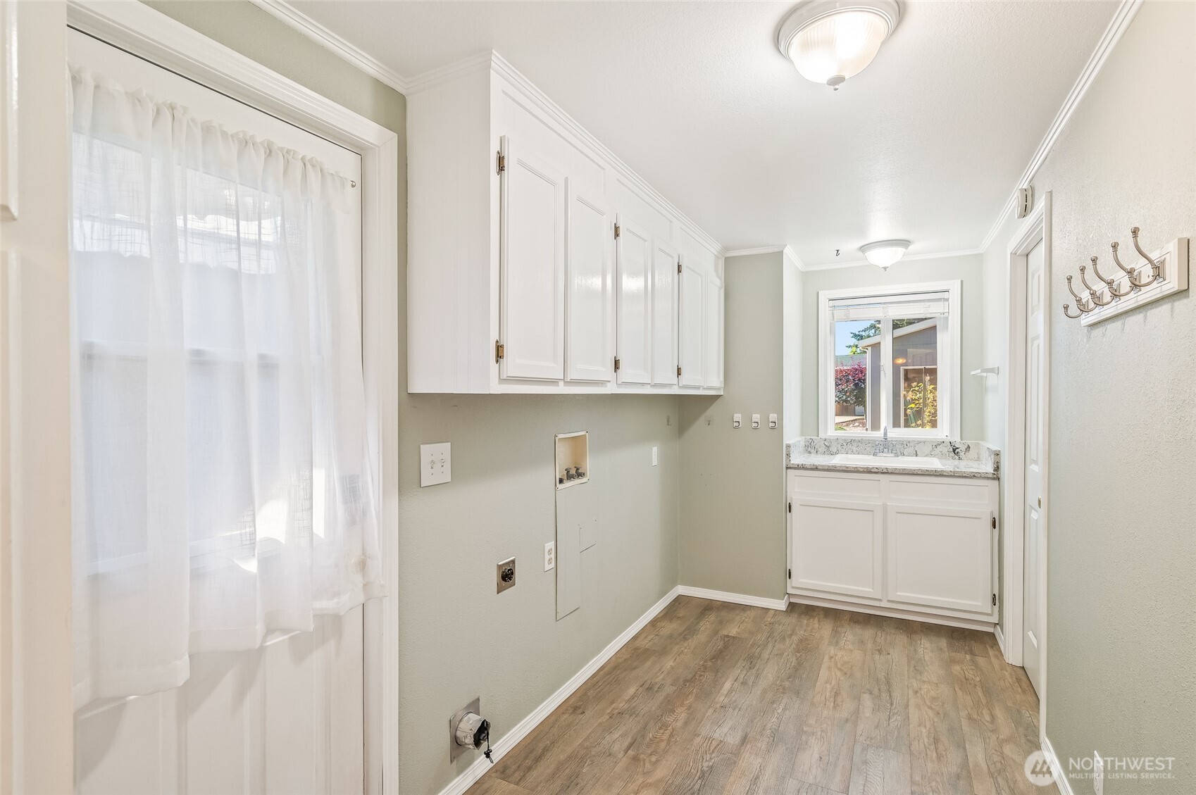 1606 twin peaks Drive Unit: 50
