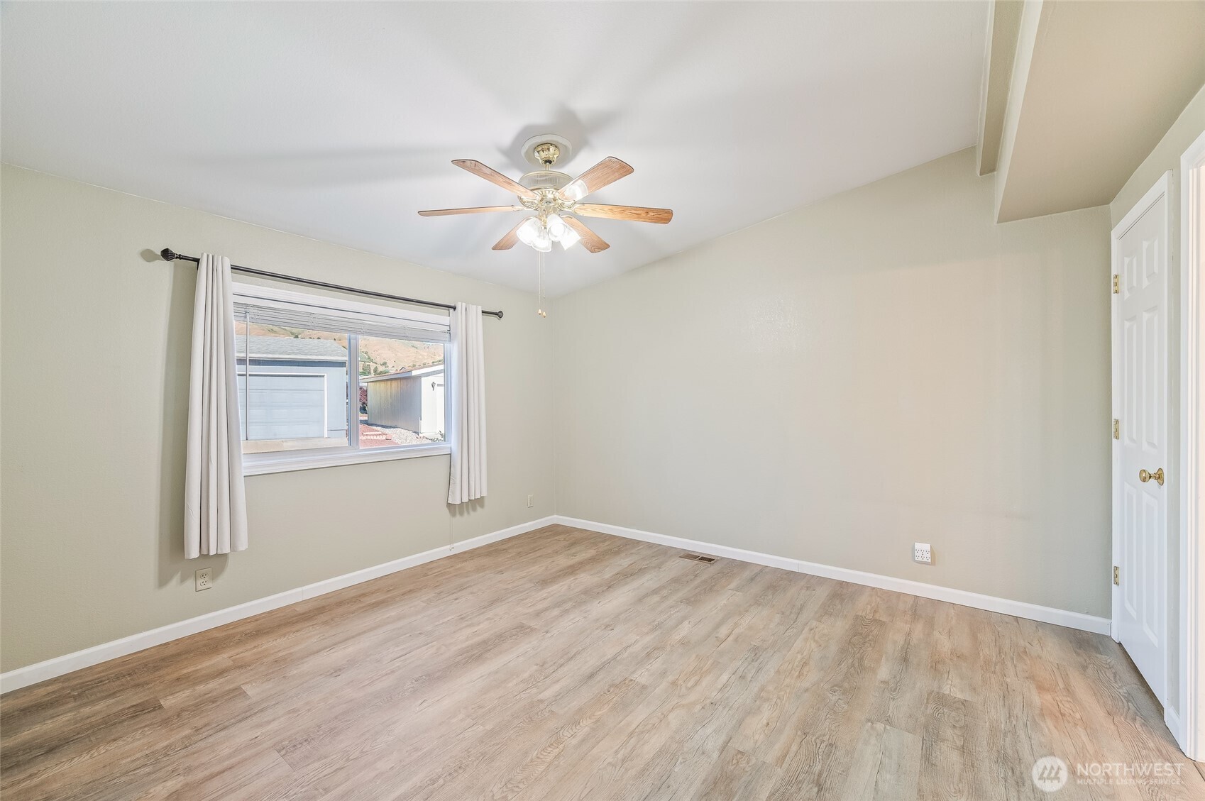 1606 twin peaks Drive Unit: 50