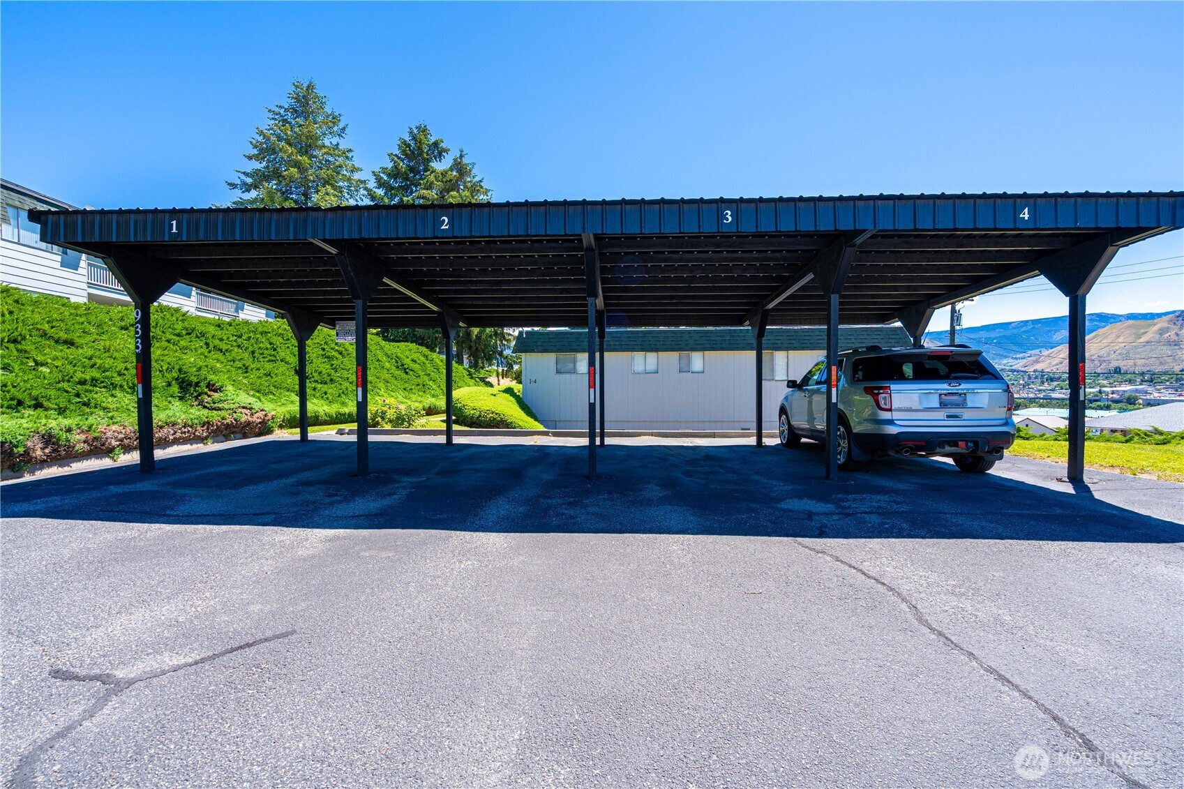 933 N Baker Avenue Unit: 1-16