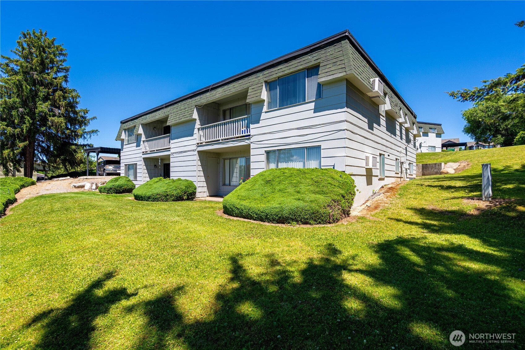 933 N Baker Avenue Unit: 1-16