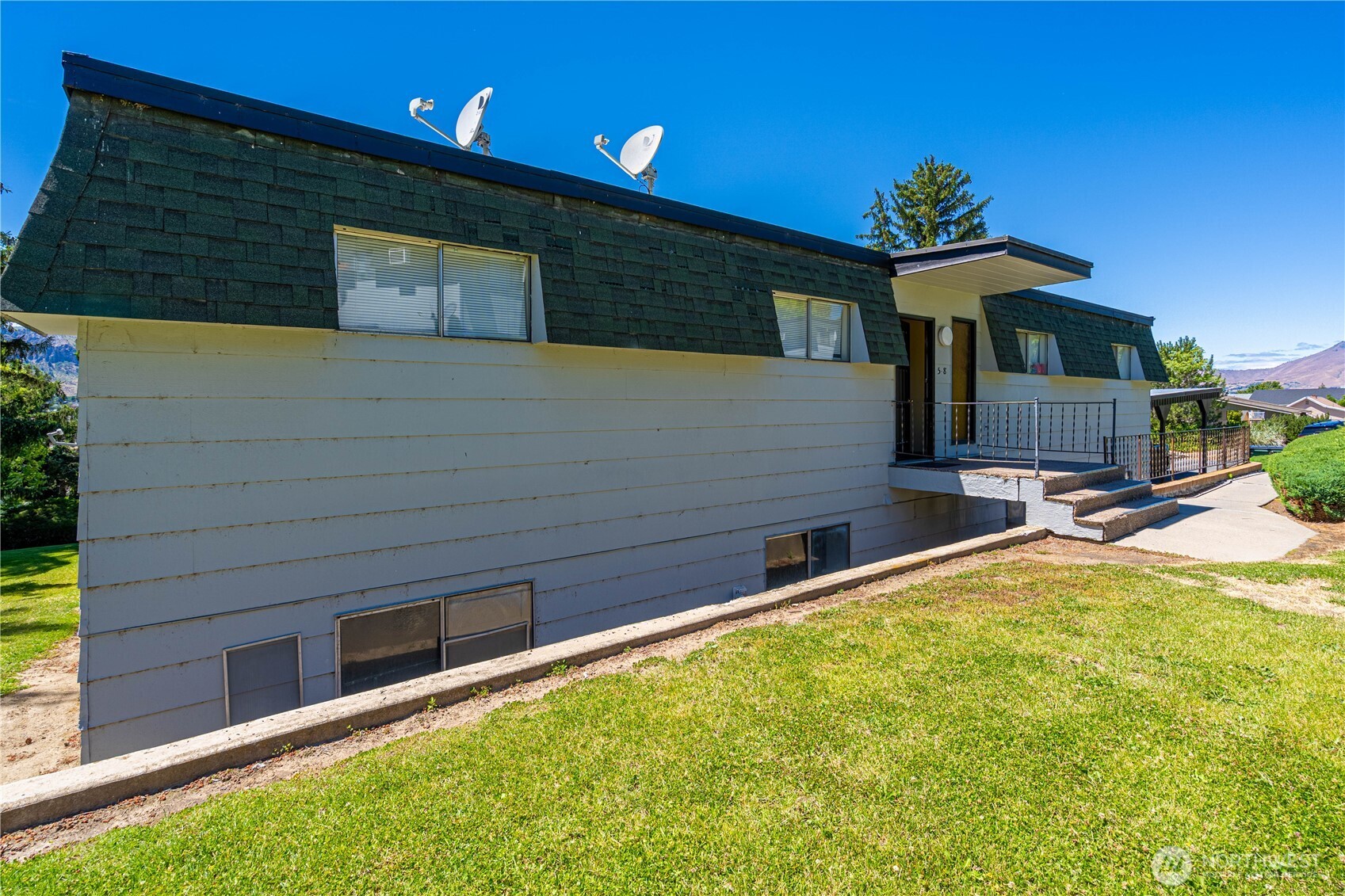 933 N Baker Avenue Unit: 1-16