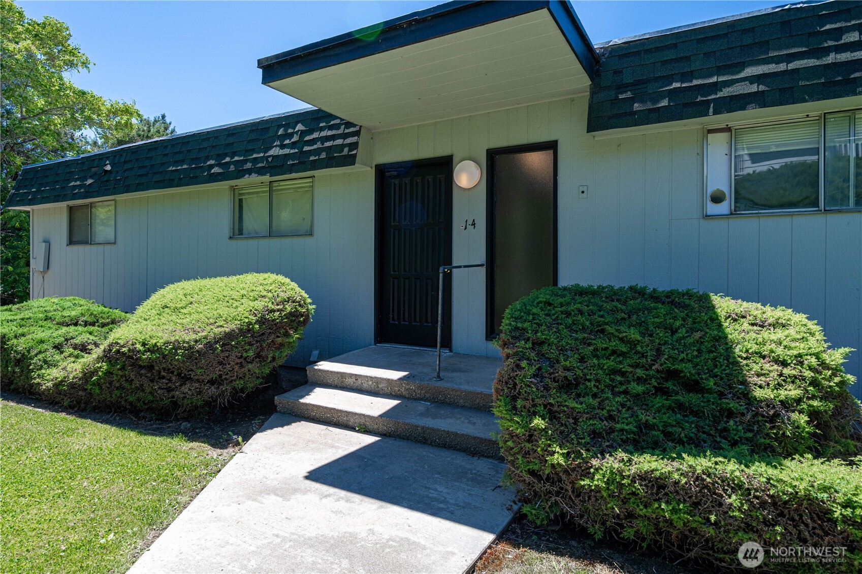 933 N Baker Avenue Unit: 1-16