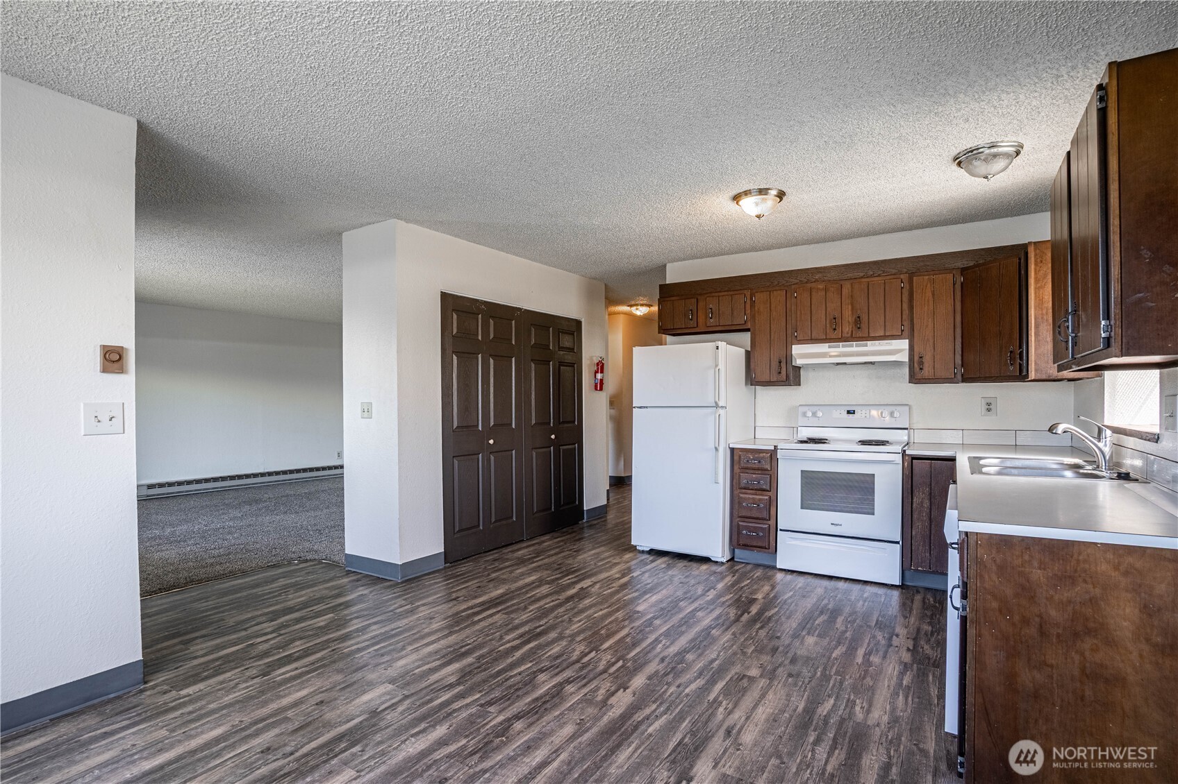 933 N Baker Avenue Unit: 1-16
