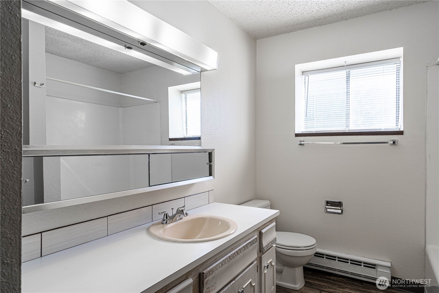 933 N Baker Avenue Unit: 1-16