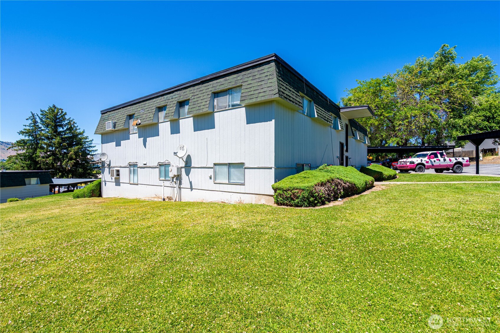 933 N Baker Avenue Unit: 1-16