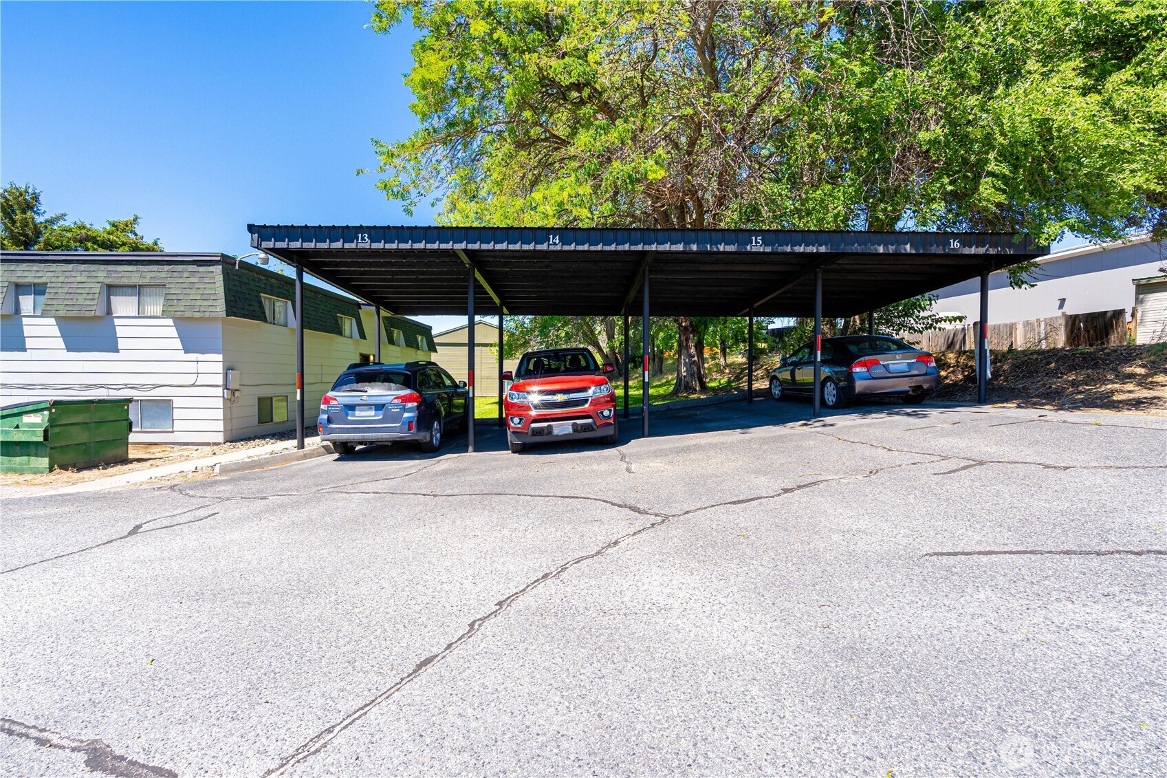 933 N Baker Avenue Unit: 1-16