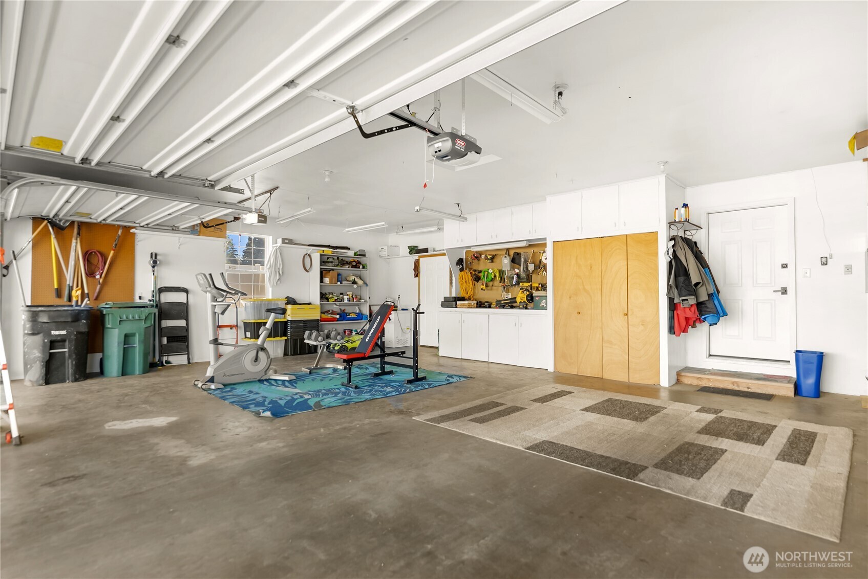 536 Hillcrest Circle Drive