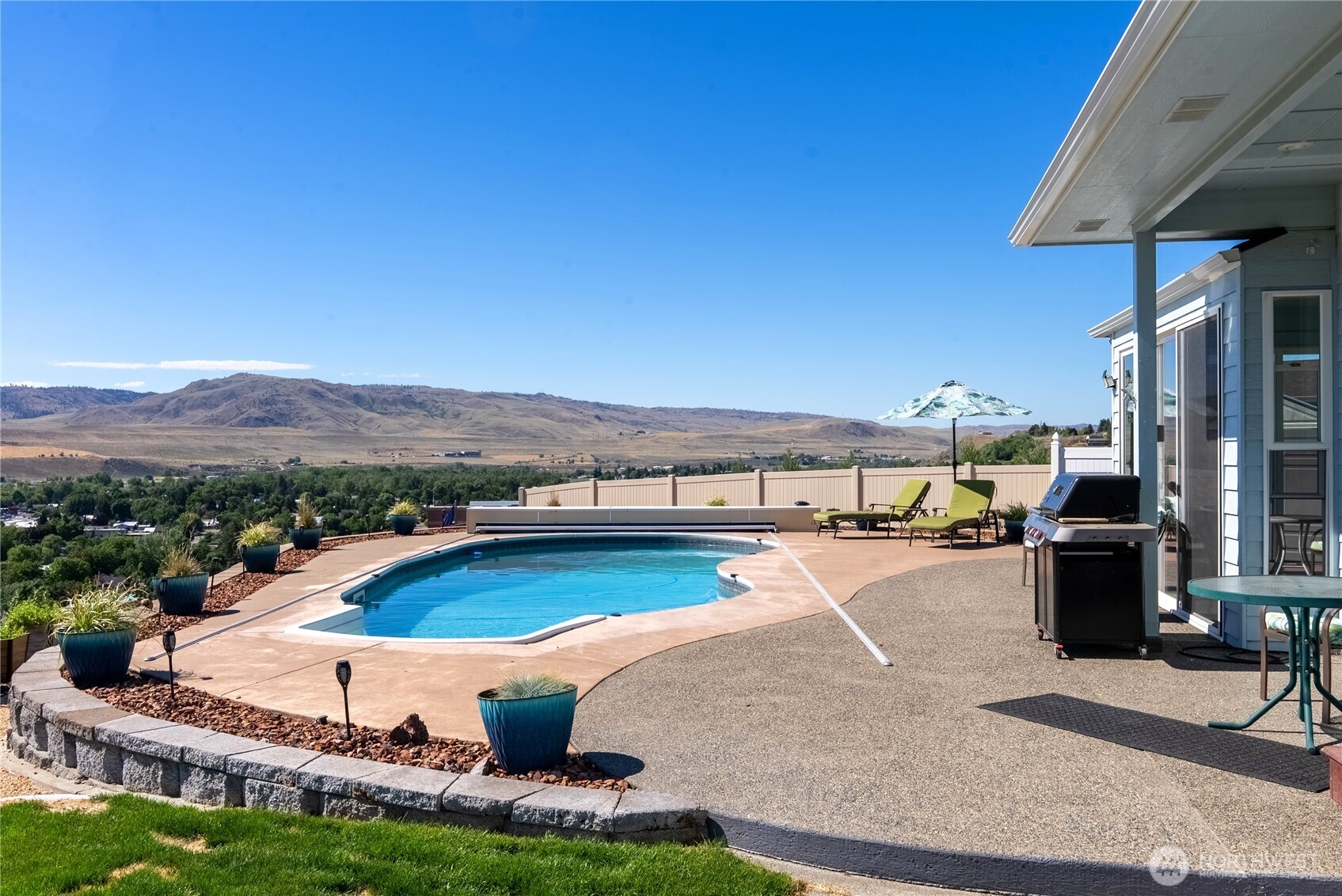 536 Hillcrest Circle Drive