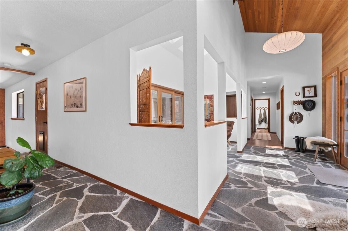 1030 Canyonside Road