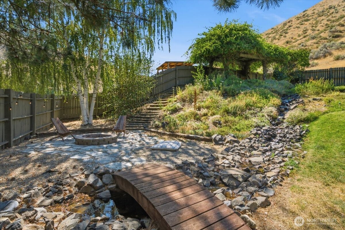 1030 Canyonside Road