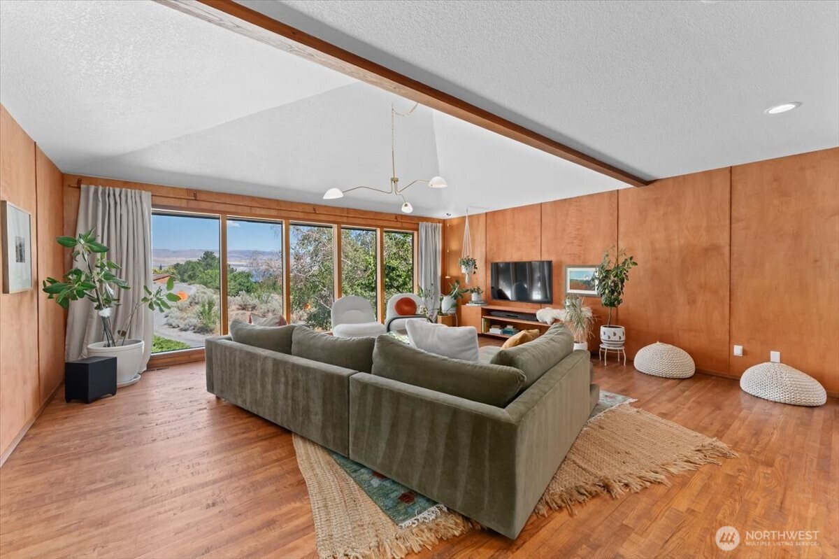 1030 Canyonside Road