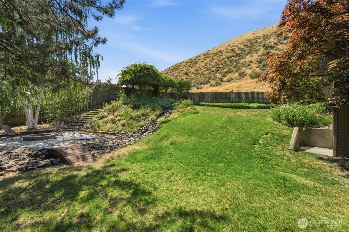 1030 Canyonside Road
