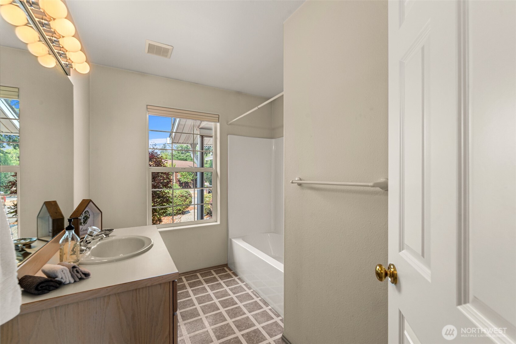 1113 Orchard Avenue