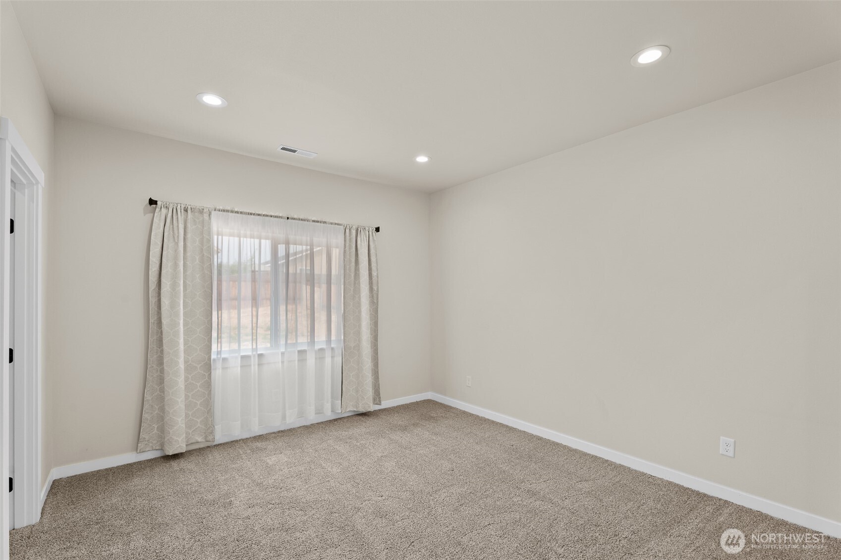 158 Saratoga LN