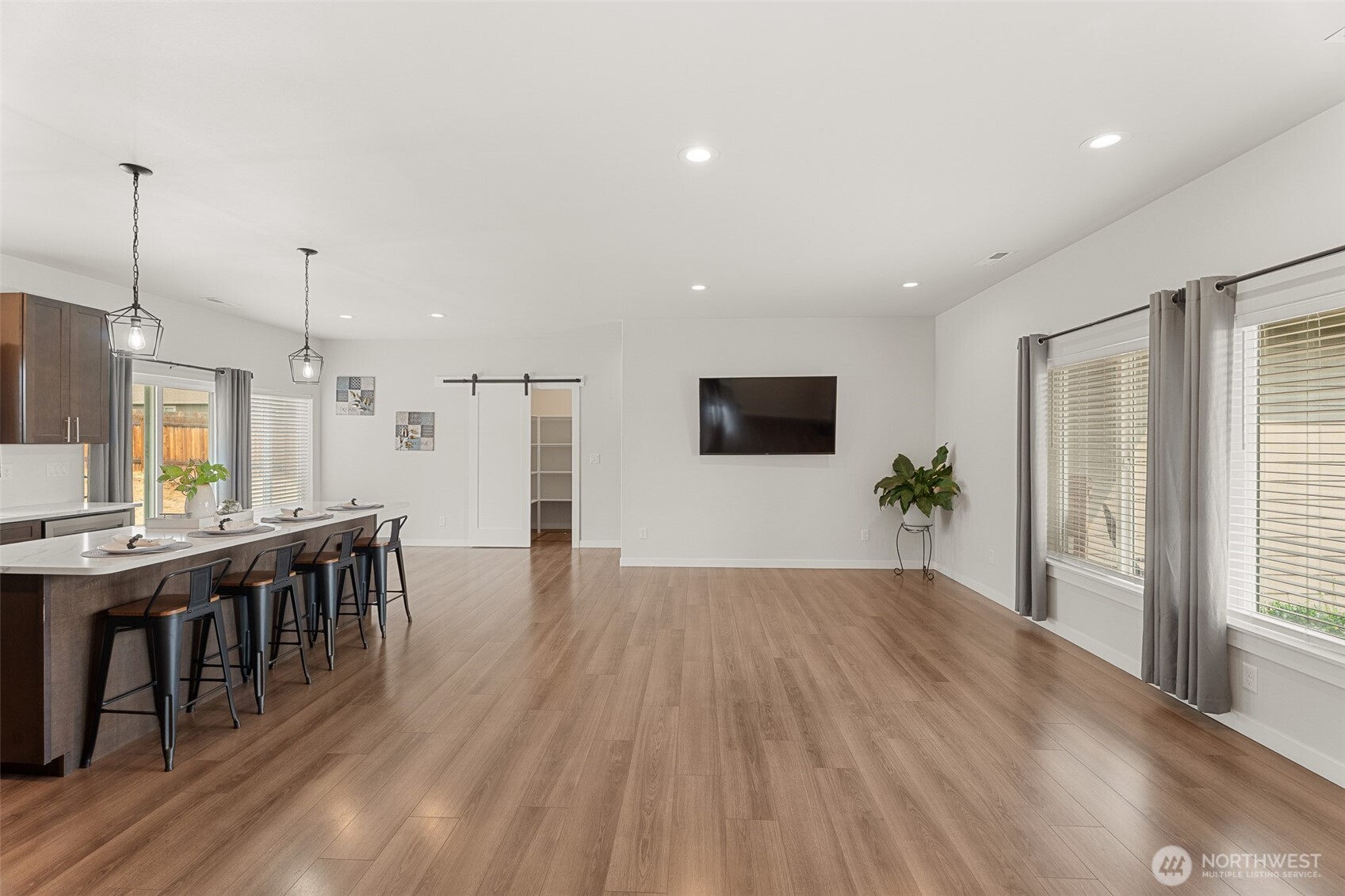 158 Saratoga LN