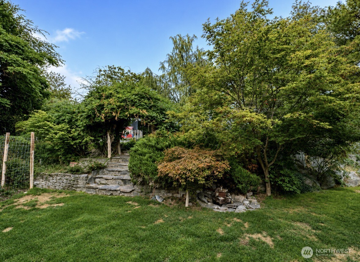 223 E 2nd Street