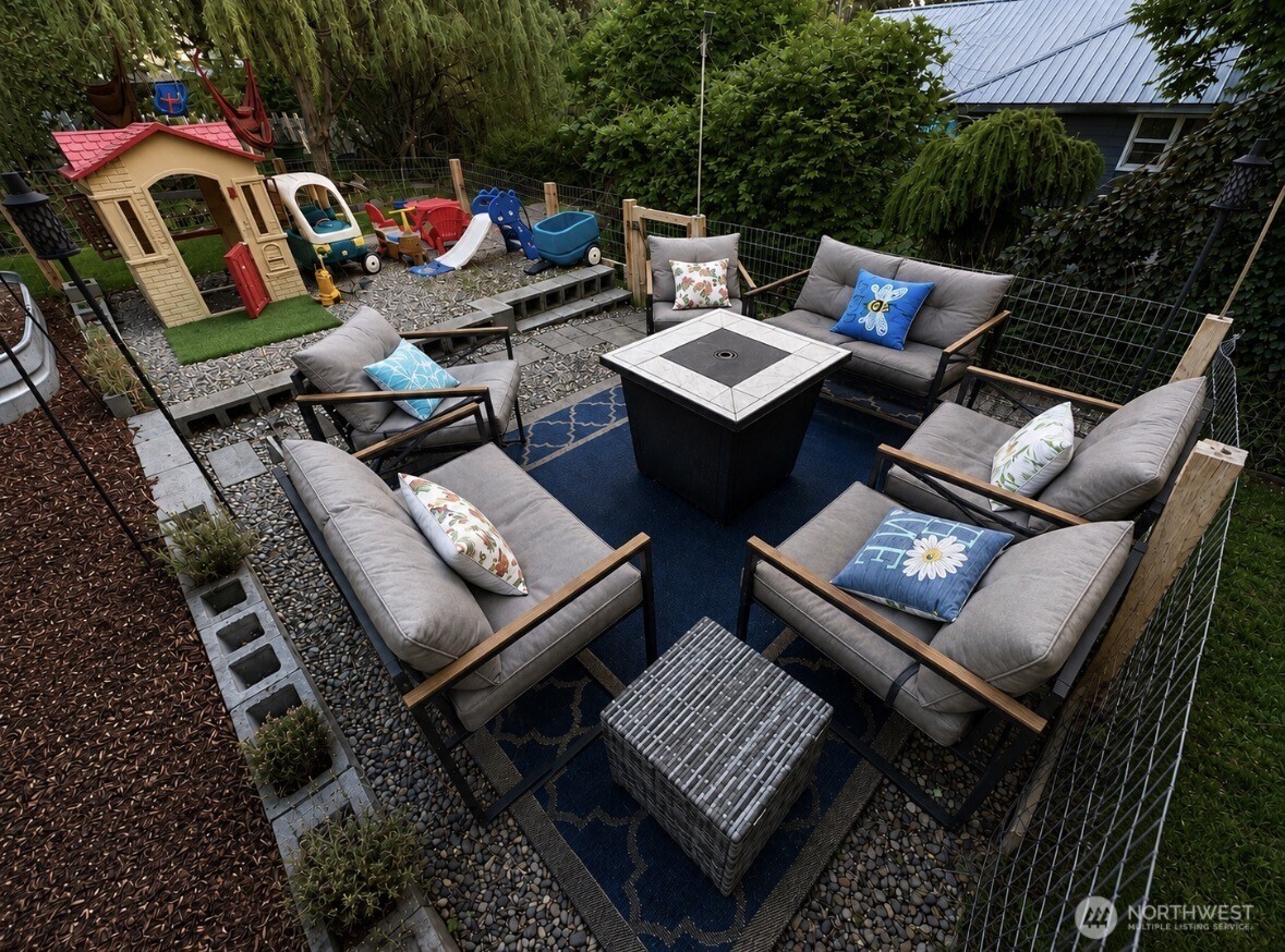 223 E 2nd Street