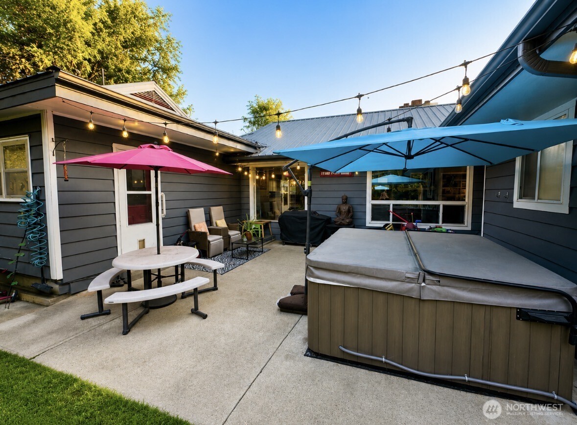 223 E 2nd Street