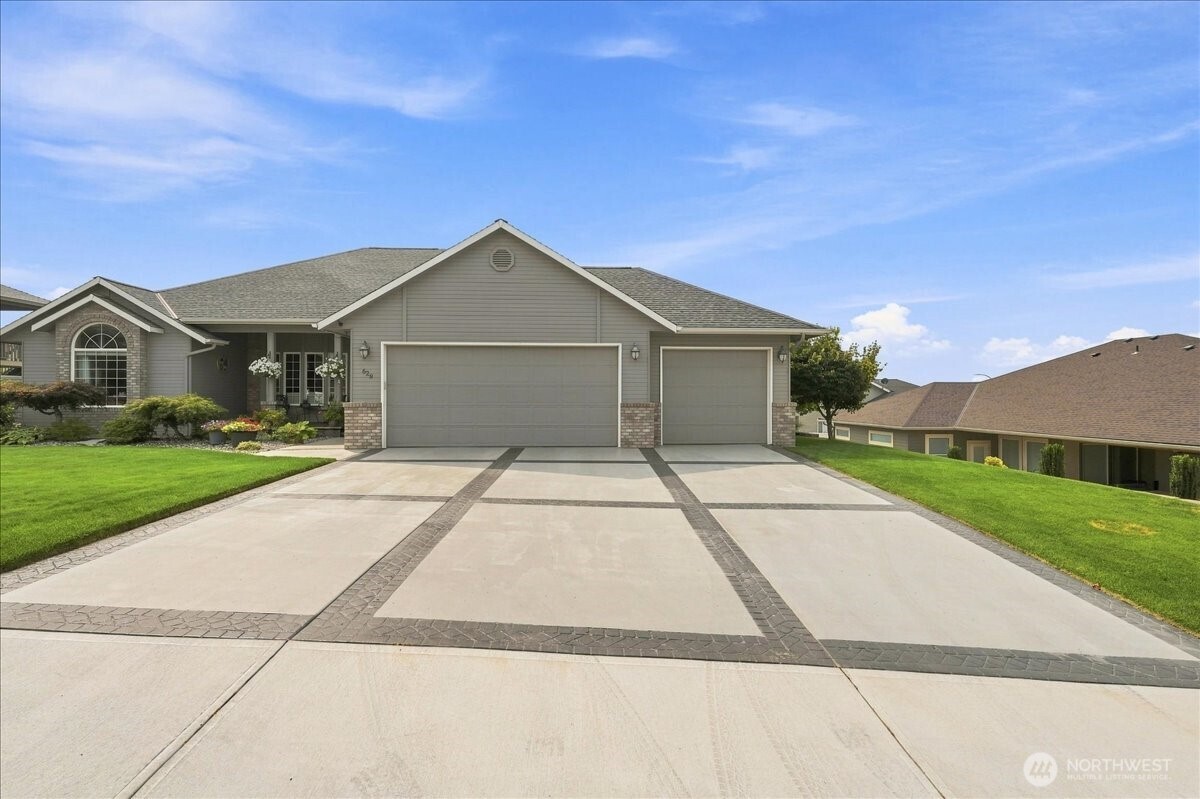 628 Briarwood Drive