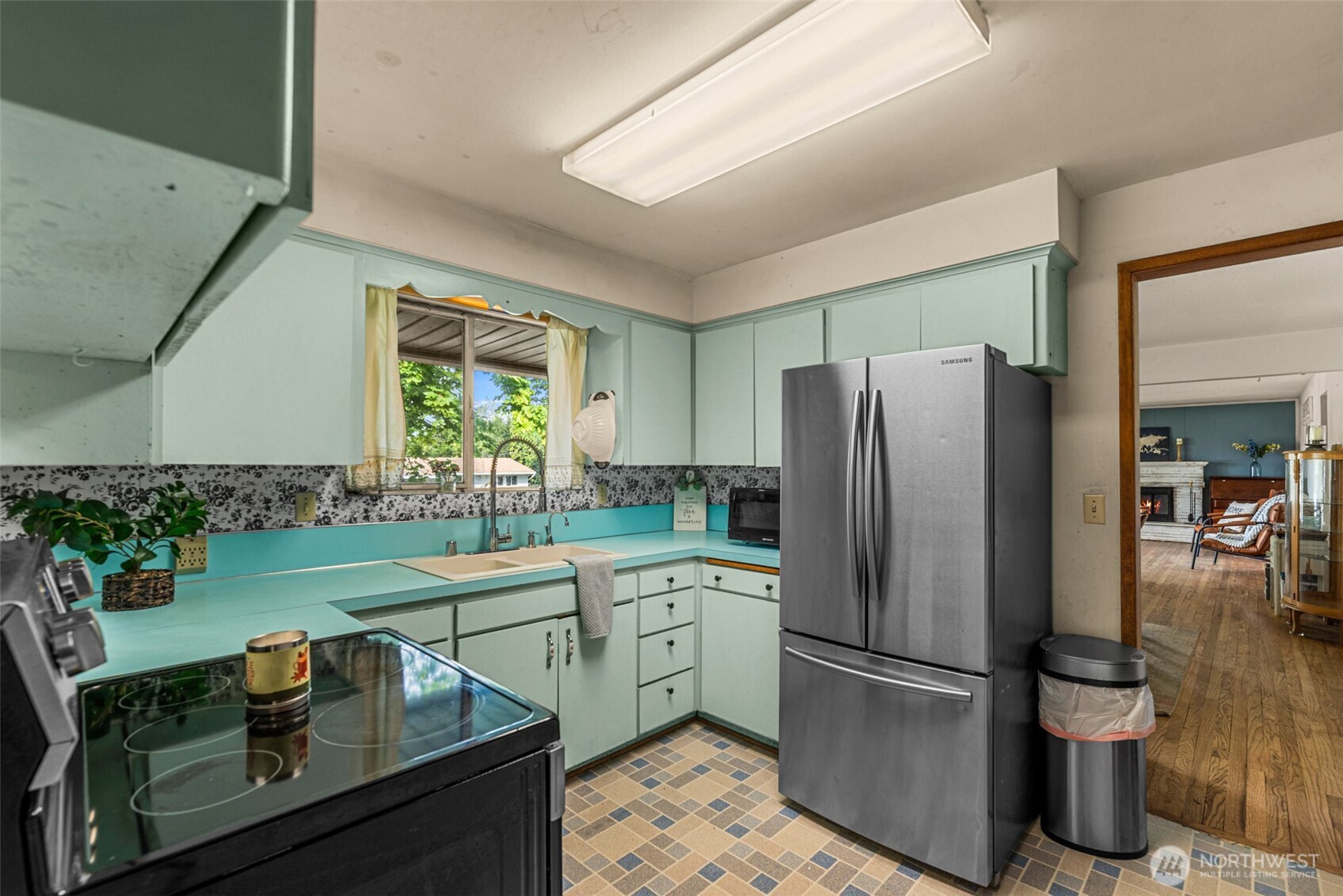 1605 N Ashland Avenue
