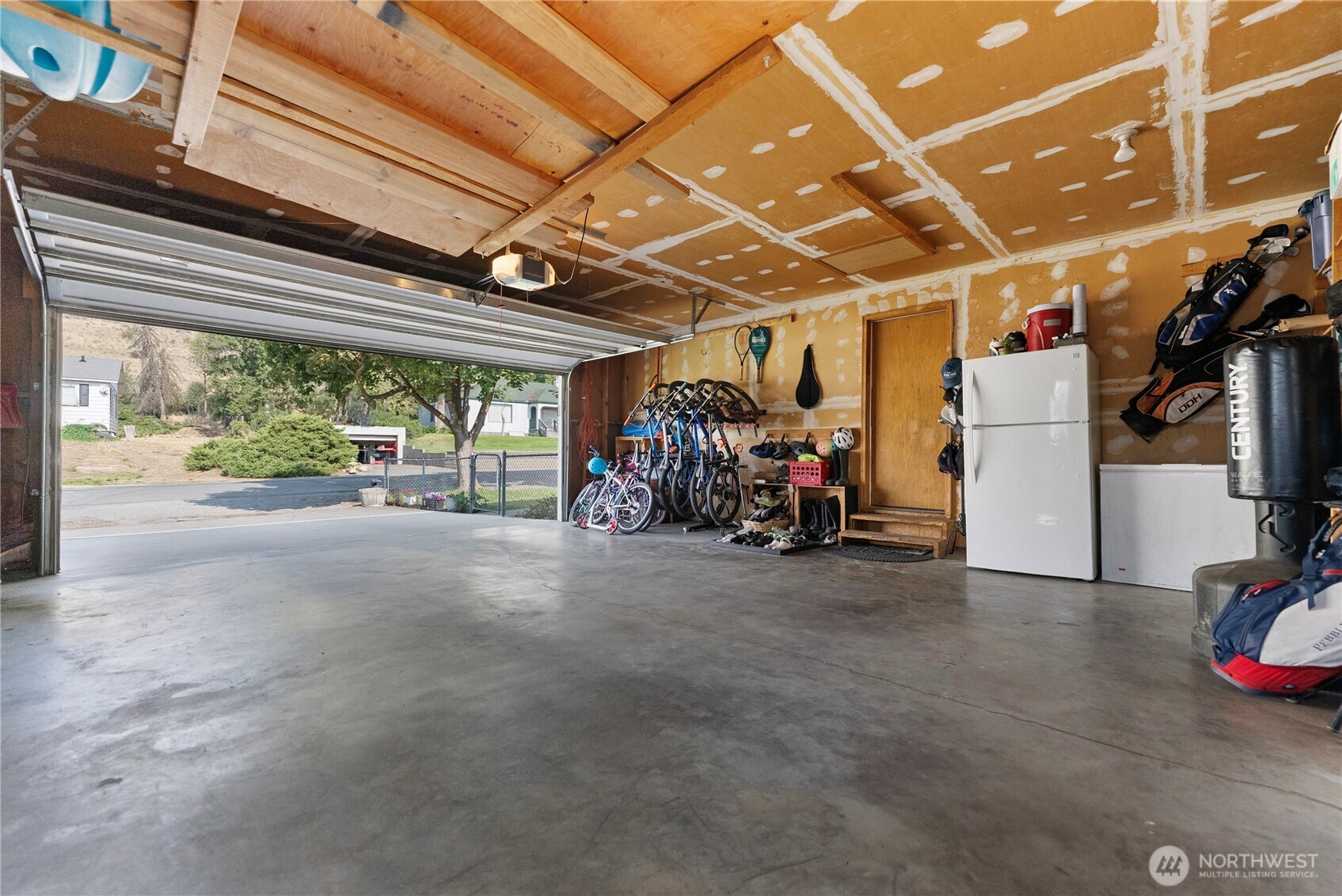 948 N 4th Ave