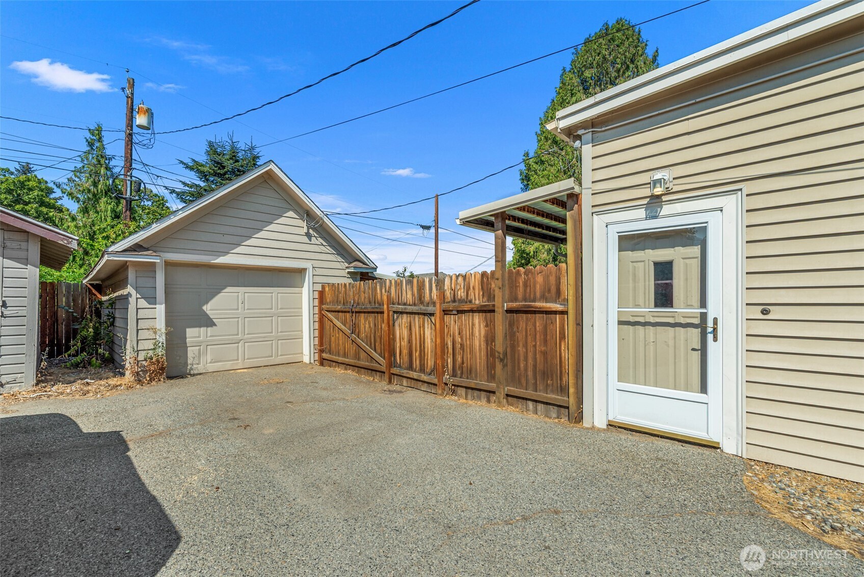 900 Okanogan Avenue