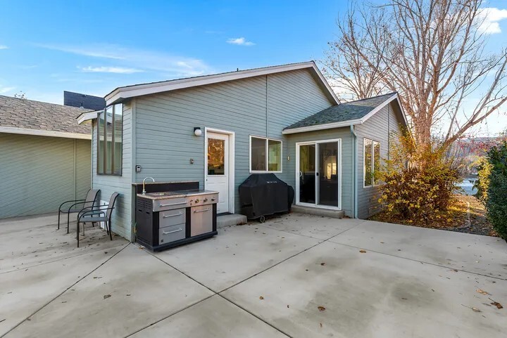 83 Lake Cortez Lane