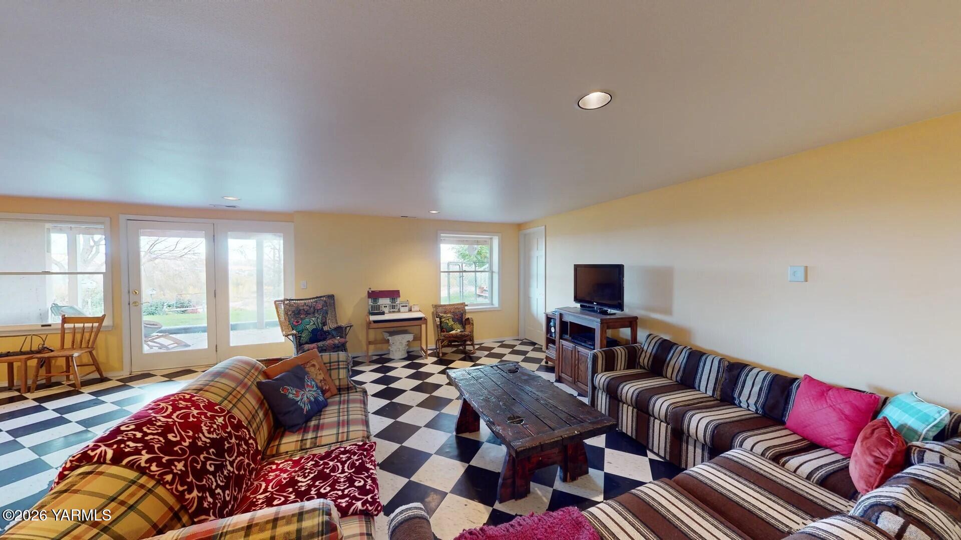 123 N Basalt Springs Way