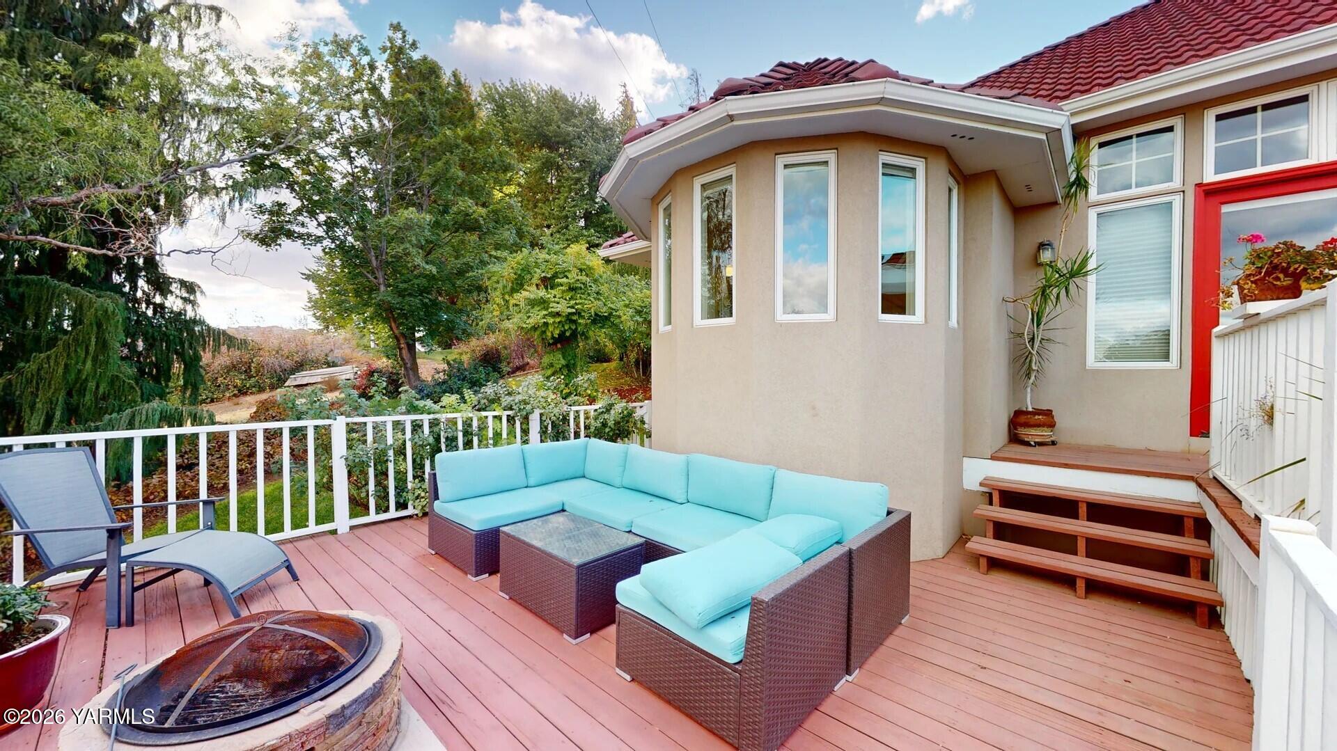 123 N Basalt Springs Way