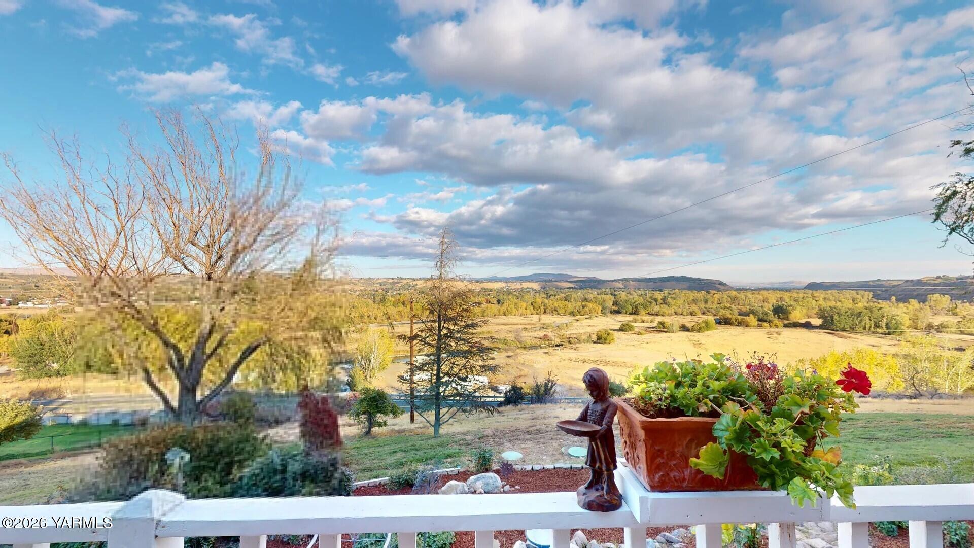 123 N Basalt Springs Way