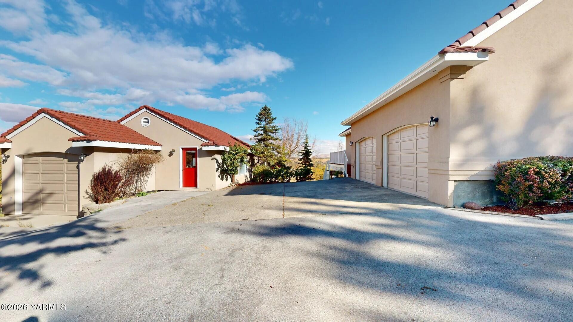 123 N Basalt Springs Way