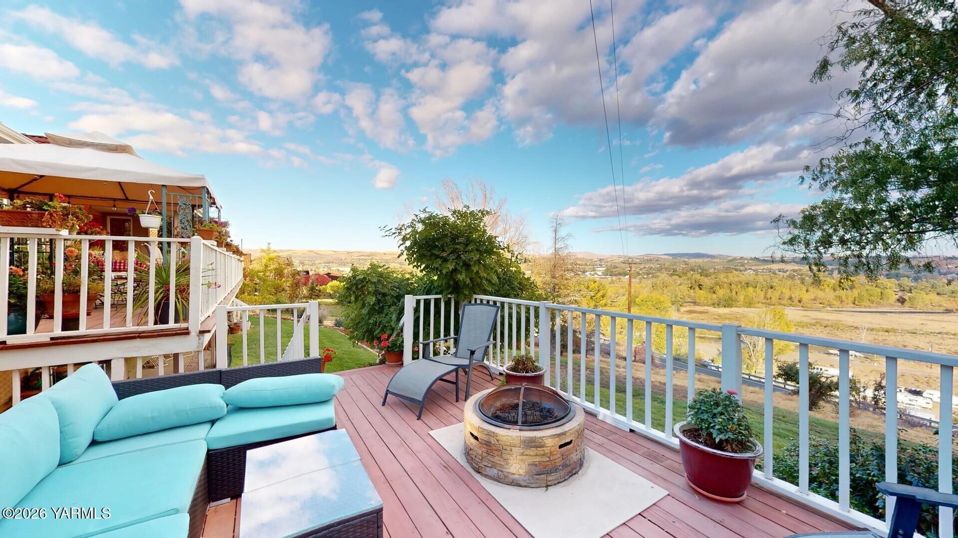 123 N Basalt Springs Way