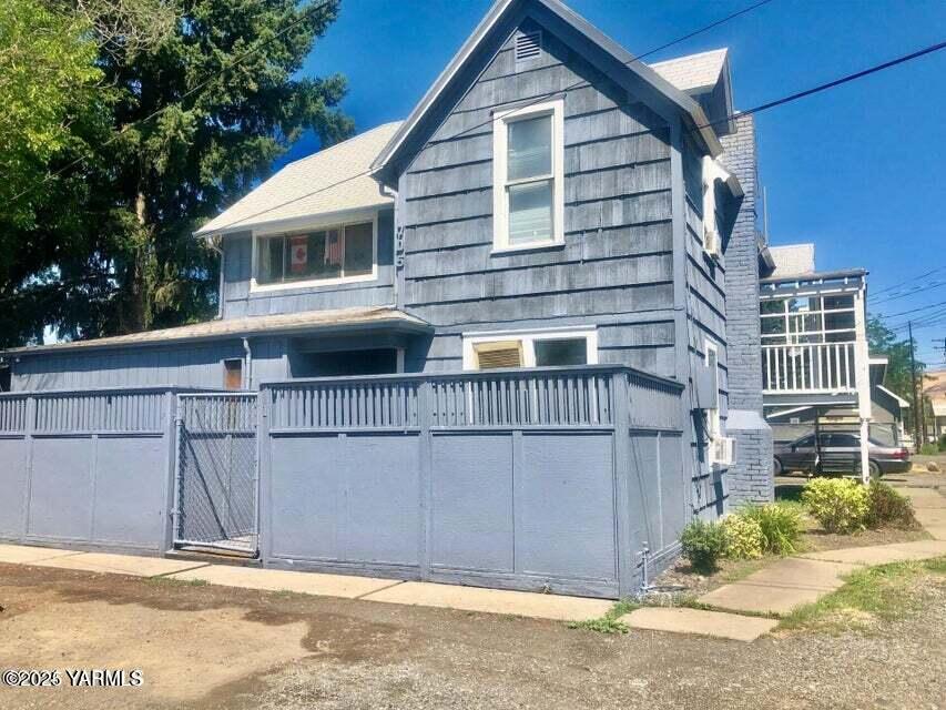 705 E Lincoln Ave