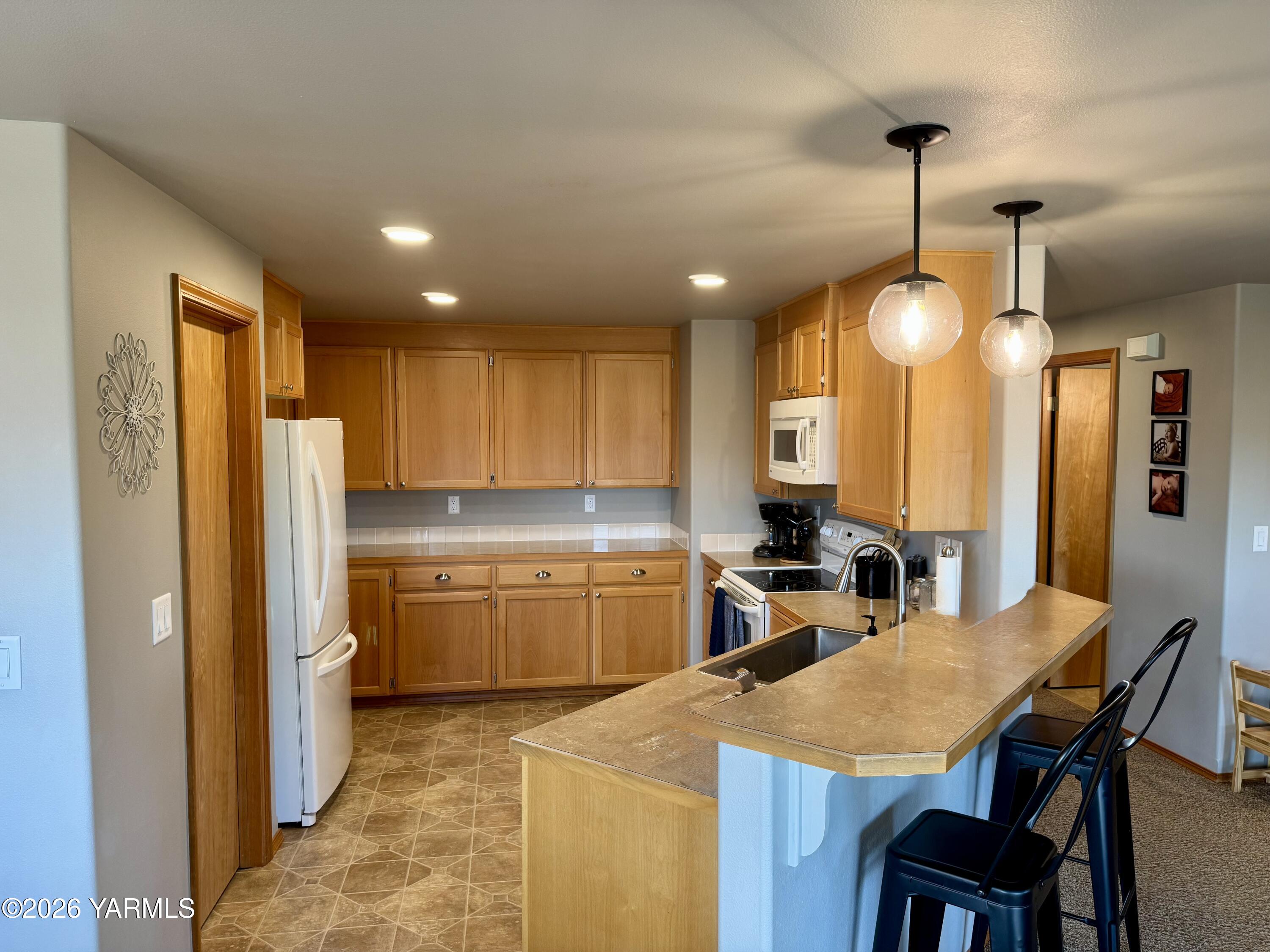 2403 S 73rd Ave